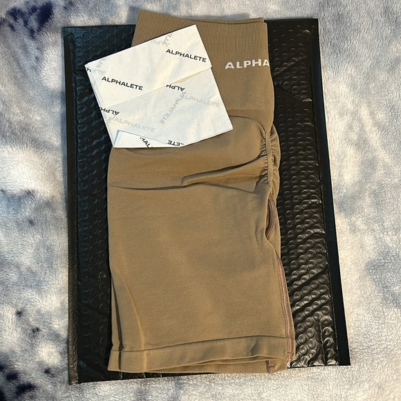 NWT Alphalete Amplify Biker Short - Picture 6 of 7